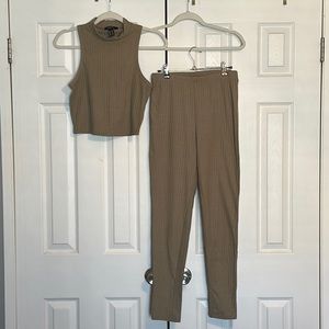 Forever 21 Matching lounge set in Olive green. Size M.